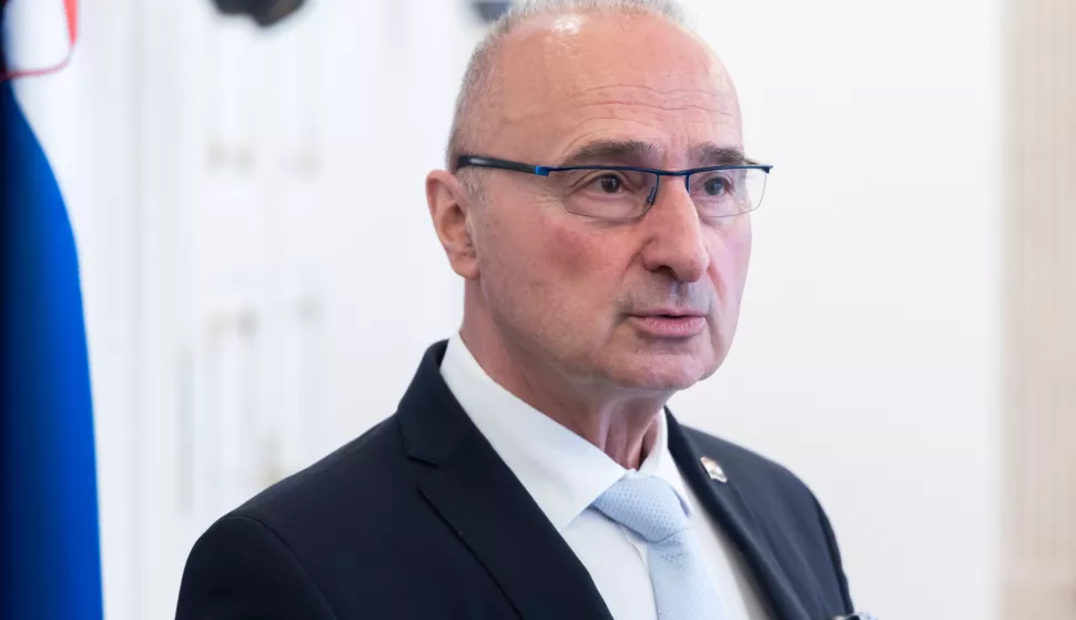 Zagreb, 06.05.2025. - Predsjednik Vlade Andrej Plenković primio je potpredsjednika Vijeća ministara i ministra vanjskih poslova i međunarodne suradnje Talijanske Republike Antonija Tajanija.Na fotografiji Gordan Grlić Radman.foto HINA/ Edvard ŠUŠAK