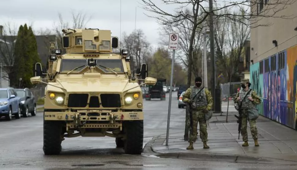 epa09131696 The Minnesota National Guard deploys along Lake Street, the scene of much of the rioting from last year, as a curfew has been announced along with an increased police presence across the metro area after a Brooklyn Center police officer fatally shot 20-year-old Daunte Wright during a traffic stop Sunday afternoon in Brooklyn Center, Minnesota, USA, 12 April 2021. EPA/CRAIG LASSIG