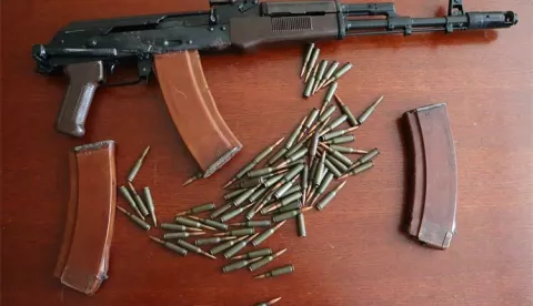 Automatska puška, kalašnjikov, streljivo, ilustracija, policija