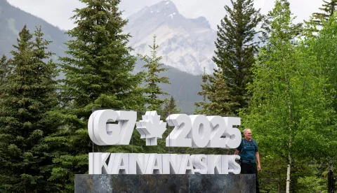 epa12175997 A tourist poses for a picture at a sign advertising the G7 Summit at the International Media Centre on the grounds of the Banff Centre for Arts and Creativity in Banff, Canada, 14 June 2025. World leaders are expected to gather in nearby Kananaskis, Alberta, from 15 to 17 June. EPA/SPENCER COLBY