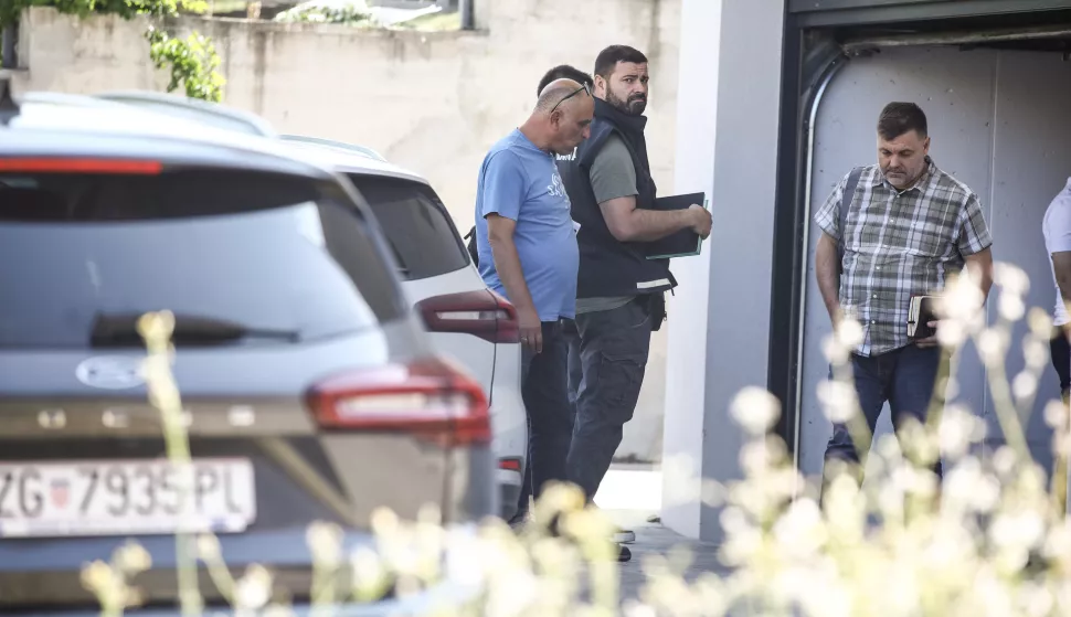 14.06.2025., Zagreb, Policijski ocevid jos uvijek traje u Crnoj ulici u Podsljemenskoj zoni gdje su sinoc ubijeni muskarac i zena u garazi kuce u kojoj su zivjeli Photo: Emica Elvedji/PIXSELL