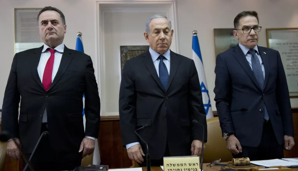 epa07126060 Israeli Prime Minister Benjamin Netanyahu (C), Minister of Transport of Israel Yisrael Katz (L) and Cabinet Secretary Tzachi Braverman (R) stand for a moment of silence for the victims of the Pittsburgh synagogue shooting attack, during the weekly cabinet meeting at the Prime Minister office in Jerusalem, 28 October 2018. EPA/ODED BALITY/POOL POOL PHOTO