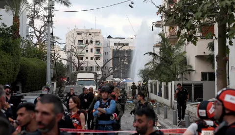 epa12178325 Israeli rescue teams and medical personnel gather at the scene where Iranian ballistic missiles struck buildings in Tel Aviv, Israel, 16 June 2025. According to emergency service, Magen David Adom (MDA), paramedics have pronounced the death of four people and provided medical care to a total of 81 injured, one in serious condition and five in moderate condition. EPA/ATEF SAFADI