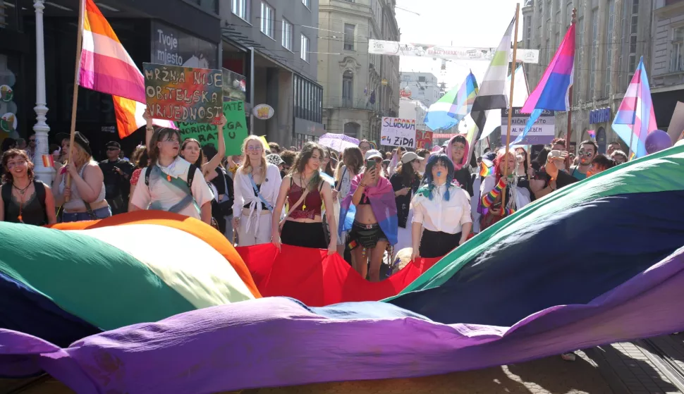 Zagreb, 14.06.2025 - Povorka ponosa LGBTIQ zajednice Zagreb Pride, 24. po redu, pod geslom "Puna usta ponosa!", počela je e okupljanjem u 15 sati na Trgu Republike Hrvatske, ispred Hrvatskog narodnog kazališta. foto HINA/ Tomislav PAVLEK/ ds