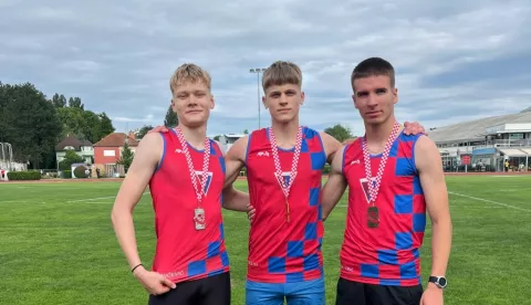 DOMINACIJA NA 400 M S PREPONAMA: Nikola Šešum, Gabriel Ovničević i Mateo Rašićfoto: AK SLAVONIJA ŽITO
