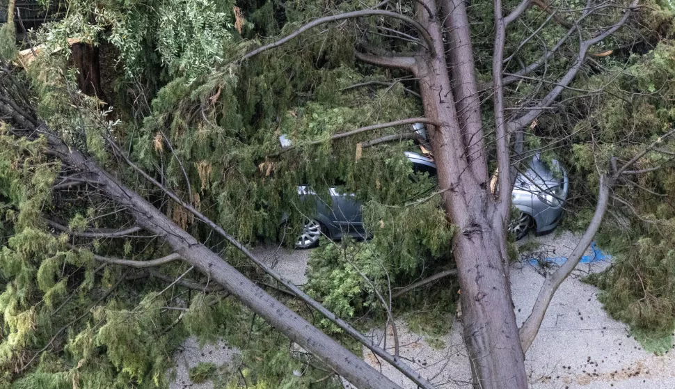 16.06.2025., Pula - Snazno nevrijeme pogodilo je grad te izazvalo poteskoce. Photo: Srecko Niketic/PIXSELL