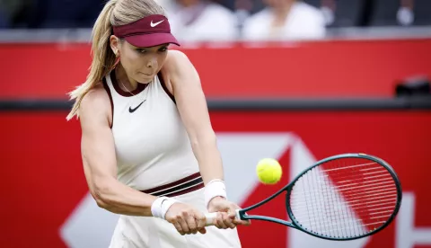 epa12167963 Katie Boulter of Britain in action against Ajla Tomljanovic of Australia during their first round match at the Queen's Club Championships tennis tournament in London, Britain, 10 June 2025. EPA/TOLGA AKMEN