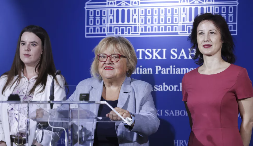 Zagreb 17.06.2025. - Konferencija za medije Kluba zastupnika Hrvatske seljačke stranke (HSS), Građansko-liberalnog saveza (GLAS) i stranke Dalija Orešković i ljudi s imenom i prezimenom (DOSIP) o temi "Prijedlog izmjena zakona kojima bi izborne liste s manje od 40 posto žena bile nevažeće". Na fotografiji Marta Ana Cesar, Anka Mrak-Taritaš, Dalija Orešković. foto HINA/ Lana SLIVAR DOMINIĆ/ lsd
