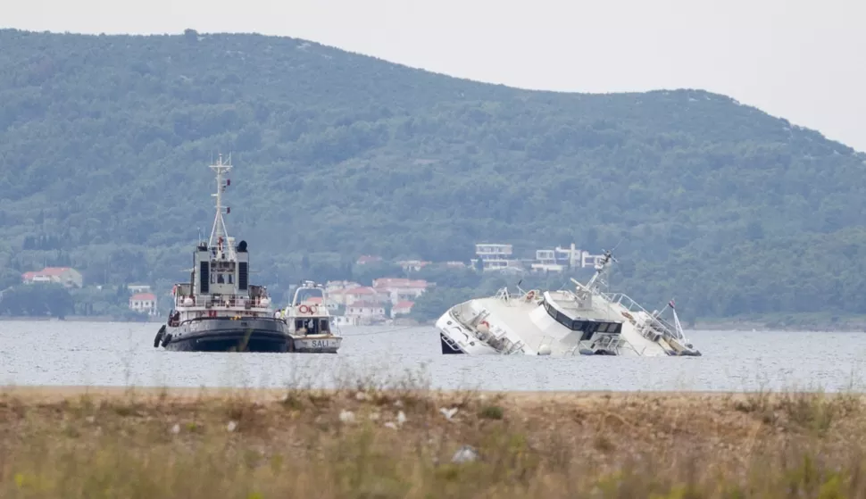 17.6.2025. - Brod Melita G&V linea potopio se uslijed jakog nevremena na relaciji Zadar-Sali 