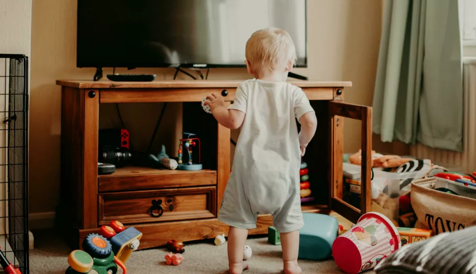 dijete igračke igra