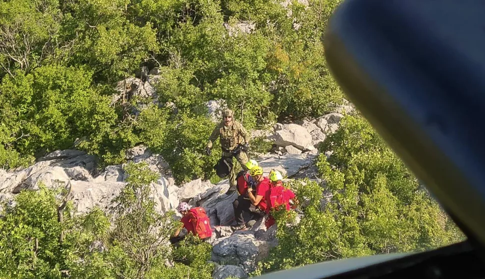 Zagreb, 19.06.2025 - U akciji spašavanja nestale osobe na području Biokova, koja je noć provela u ekstremnim vremenskim uvjetima, sudjelovao je i helikopter Mi-171 Sh iz sastava 395. eskadrile transportnih helikoptera Hrvatskog ratnog zrakoplovstva (HRZ), priopćilo je u srijedu Ministarstvo obrane Republike Hrvatske.foto HINA/ MORH/ ds