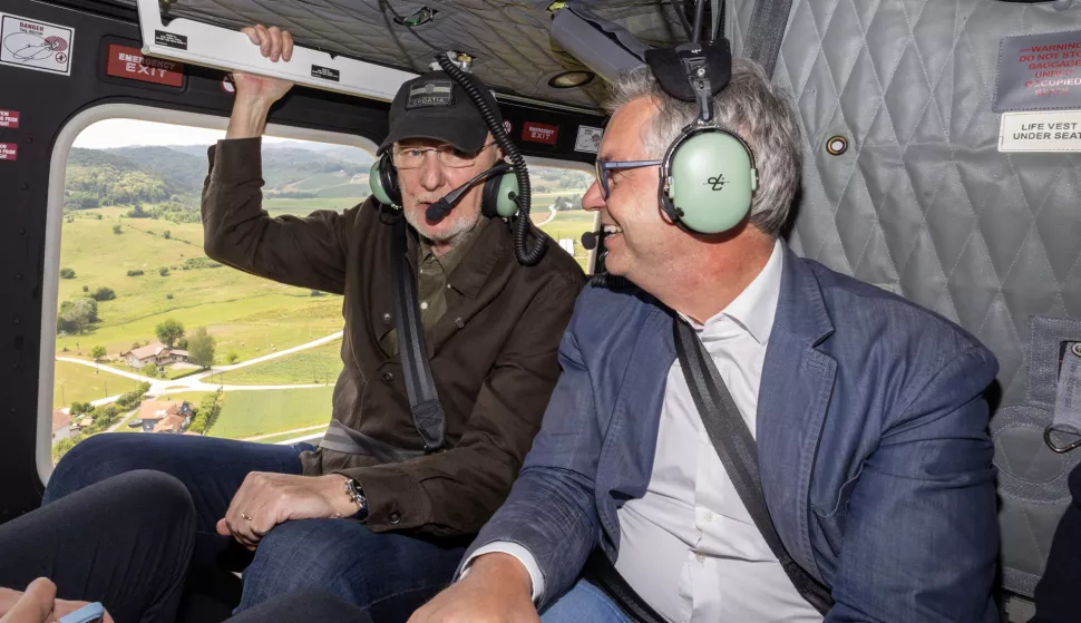 Zagreb, 18.6.2025.- Ministar unutarnjih poslova Davor Bo?inovi? i povjerenik Europske komisije za unutarnje poslove i migracije Magnus Brunner tijekom leta helikopterom kojim su posjetili me?udr?avnu granicu. foto HNA/ Dario GRZELJ/ ua