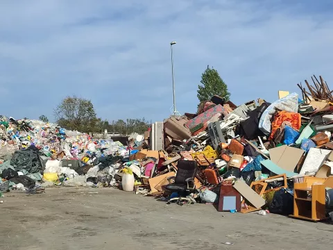 U reciklažnom dvorištu može se besplatno odližiti 48 vrsta otpadasnimila Marija Lešić Omerović