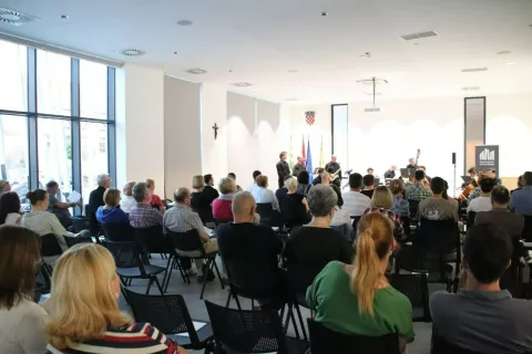 Ansambl Acoustic Project VInkovčanima pružio nezaboravan doživljaj