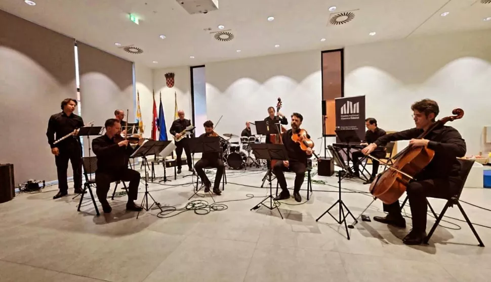 Ansambl Acoustic Project VInkovčanima pružio nezaboravan doživljaj