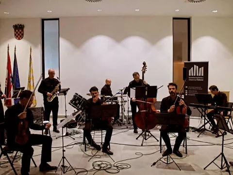 Ansambl Acoustic Project VInkovčanima pružio nezaboravan doživljaj