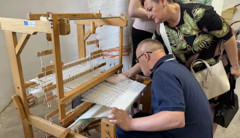 SLAVONSKI BROD - Održana Izložba tkanih tepiha projekta TEPIH: Snaga zajedništva, inkluzije i ekologije u Kući tambureLIPANJ 2025.