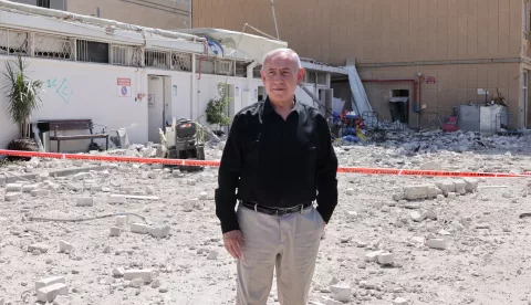 epa12185449 Israeli Prime Minister Benjamin Netanyahu visits the Soroka hospital complex, after it was hit by a missile fired from Iran, in Beer Sheva, Israel, 19 June 2025. Israel and Iran have been exchanging fire since Israel launched strikes across Iran on 13 June 2025 as part of Operation 'Rising Lion.' EPA/MARC ISRAEL SELLEM/POOL