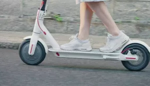 Desetogodi&scaron;nje dijete u Retfali palo s električnog romobila i ozlijedilo se, električni romobil, ilustracija