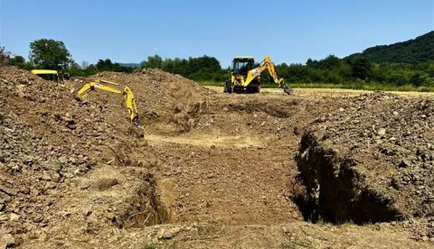 Na području grada Svete Nedelje pronađene su dvije masovne grobnice iz razdoblja neposredno nakon završetka Drugog svjetskog rata - u šumi Lipje i lokaciji Trebež-Pakovica iz kojih su ekshumirani posmrtni ostaci 49 osoba, izvijestilo je u petak Ministarstvo hrvatskih branitelja.