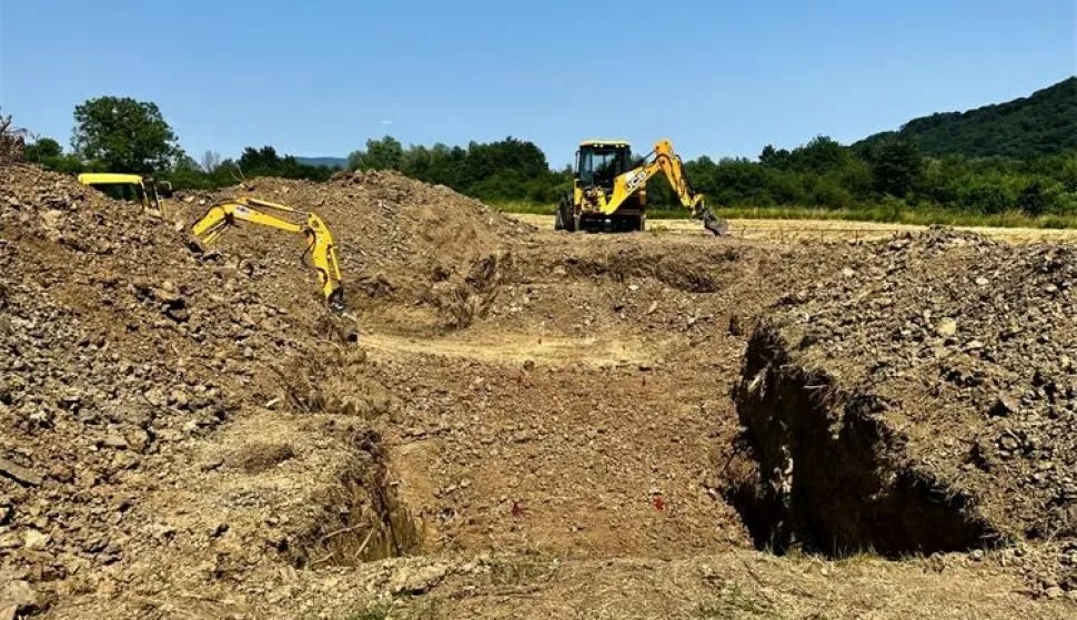 Na području grada Svete Nedelje pronađene su dvije masovne grobnice iz razdoblja neposredno nakon završetka Drugog svjetskog rata - u šumi Lipje i lokaciji Trebež-Pakovica iz kojih su ekshumirani posmrtni ostaci 49 osoba, izvijestilo je u petak Ministarstvo hrvatskih branitelja.