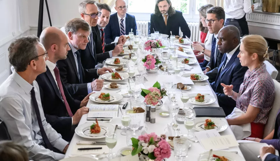 epa12187376 France's Minister for Europe and Foreign Affairs Jean-Noel Barrot (2-L), Britain's Foreign Secretary David Lammy (2-R), Germany's Foreign Minister Johann Wadephul (3-L) and High Representative of the European Union for Foreign Affairs and Security Policy Kaja Kallas (R) attend a work lunch at the offices of the honorary Consul of Germany in Geneva, Switzerland, 20 June 2025, during a meeting of European Foreign Ministers. Foreign ministers of Germany, France, Britain and the EU are expected to hold talks with their Iranian counterparts, amid the recent military escalations between Israel and Iran. EPA/FABRICE COFFRINI/POOL