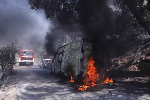 21.06.2025., Pisak - Sparkirani kombi zahvatio je plamen. Pozar se i dalje siri. Trenutno je na terenu vise od 250 vatrogasaca i jedan kanader. Photo: Ivo Cagalj/PIXSELL
