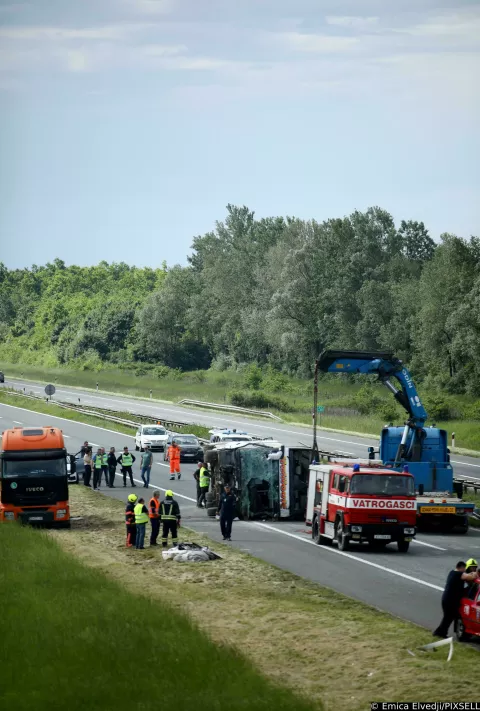 04.05.2025., Popovaca - Prometna nesrece u kojoj je sudjelovao autobus i osobni automobil. U nesreci su dvije osobe poginule te ih je nekoliko ozlijedjeno. Photo: Emica Elvedji/PIXSELL