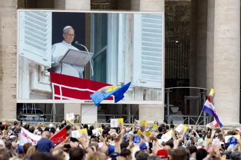 epa12190593 Pope Leo XIV is seen on a screen as he leads the Angelus prayer, a traditional Sunday prayer, from the window of his office overlooking Saint Peter's Square, Vatican City, 22 June 2025. EPA/FABIO FRUSTACI