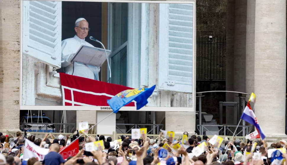 epa12190593 Pope Leo XIV is seen on a screen as he leads the Angelus prayer, a traditional Sunday prayer, from the window of his office overlooking Saint Peter's Square, Vatican City, 22 June 2025. EPA/FABIO FRUSTACI