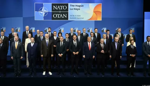 Prime Minister Bart De Wever (first row, 3L), Dutch Prime Minister Dick Schoof (5L), NATO Secretary General Mark Rutte (C) and US President Donald Trump (5R) pose for a family portrait at a head of states summit of the NATO (North Atlantic Treaty Organization) military alliance, Wednesday 25 June 2025, in The Hague, The Netherlands. BELGA PHOTO ERIC LALMAND Photo: ERIC LALMAND/BELGA