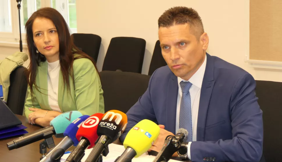 Sisak, 23.05.2025. - U sisackoj Gradskoj vijecnici održala se primopredaja kojom je Domagoj Orlic preuzeo dužnost novog gradonacelnika Siska. Na fotografiji Domagoj Orlic. foto HINA/ Nikola BLAŽEKOVIC/ tm