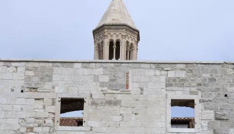 29.03.2023., Split - Zavrseni su konzervatorsko-restauratorski radovi na dijelu procelja juznog zida Dioklecijanove palace. Ovim radovima zavrseni su restauratorski zahvati na antickoj strukturi istocnog dijela juznog procelja koji su se provodili u nekoliko faza. Photo: Miroslav Lelas/PIXSELL