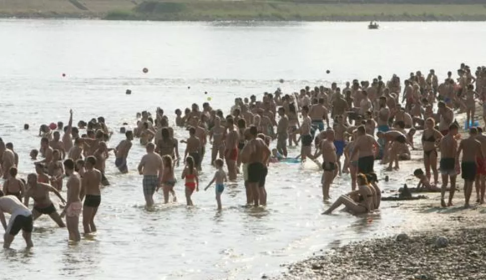 Osijek, 05.08.2017. - Kopika, razna dogadjanja, aerobik i kupanje na bazenima i Dravi.Foto: Zeljko Sepic