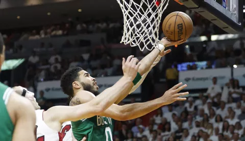 epa10659260 Boston Celtics forward Jayson Tatum (R) shoots around Miami Heat center Cody Zeller (L) during the first half of the NBA basketball Eastern Conference Finals playoff game six between the Miami Heat and the Boston Celtics at the Kaseya Center in Miami, Florida, USA, 27 May 2023. EPA/RHONA WISE SHUTTERSTOCK OUT