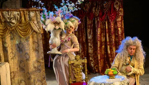 Premijerom satirične komedije "Škola skandala" otvoren 11. Midsummer Scene 