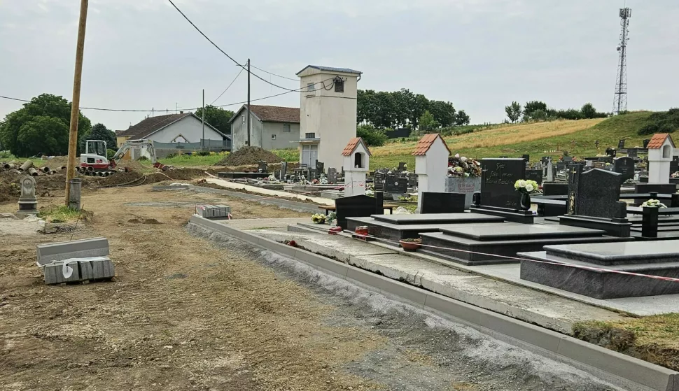 NUŠTARU Općini Nuštar u punom su jeku radovi na izgradnji parkirališta i nove javne rasvjete ispred nuštarskog mjesnog groblja.lipanj 2025.
