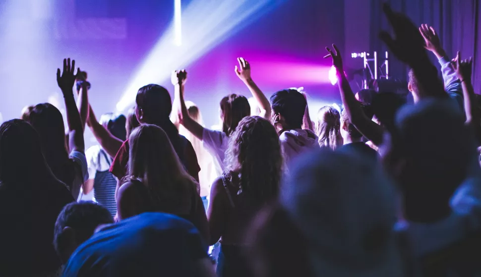 SLAVONSKI BROD - Iz Grada najavljuju drugu Plesnu večer za mlade, koja će se održati u subotu, 28. lipnja, s početkom u 21 sat, u prostorima istočnih Kazamata. najava, lipanj 2025.