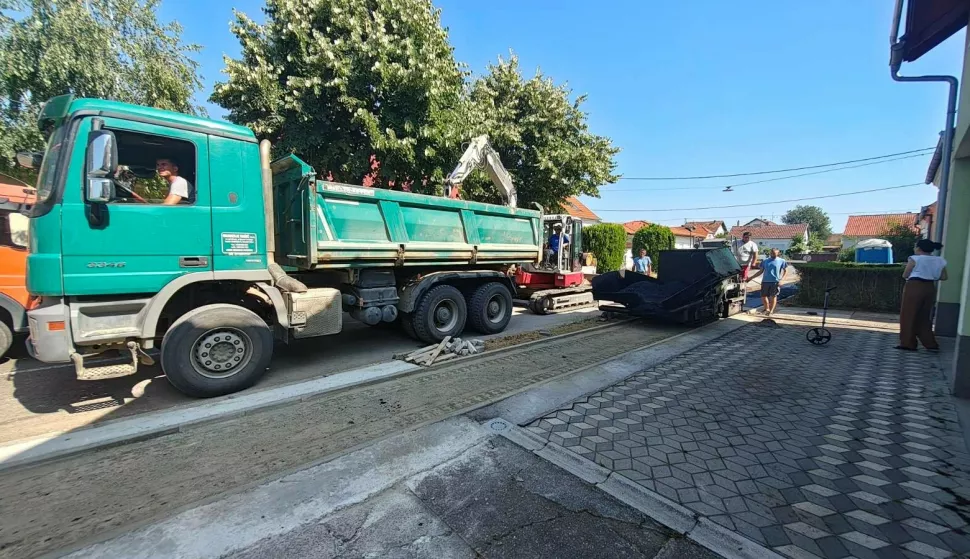 SLAVONSKI BROD - U sklopu redovitog održavanja i unaprjeđenja prometne mreže, Grad Slavonski Brod započinje projekt sanacije nogostupa na istočnoj strani Podravske ulice u dužini od približno 127 metara.lipanj 2025.