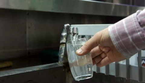 voda slavina ilustracija