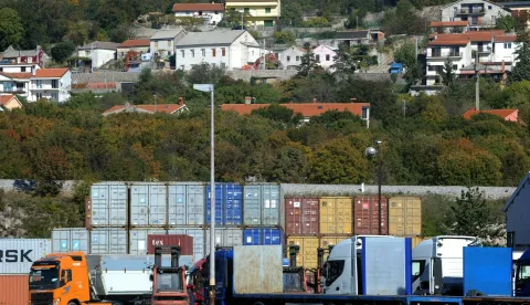 Kukuljanovo 27.10.2015. MoreLuka Rijeka pretovarni terminal u industrijskoj zoni Kukuljanovo Foto Marko Gracin 