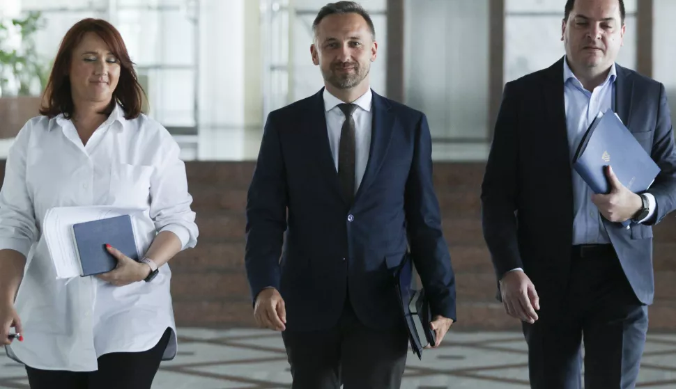 Zagreb, 24.06.2025. - Drugi sastanak pregovaračkih odbora Vlade Republike Hrvatske i predstavnika sindikata državnih službi. Na fotografiji ministar rada, mirovinskoga sustava, obitelji i socijalne politike Marin Piletić (C). foto HINA/ Lana SLIVAR DOMINIĆ/ lsd