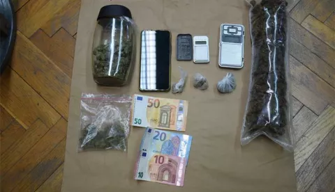 Od dilera oduzeta marihuana 