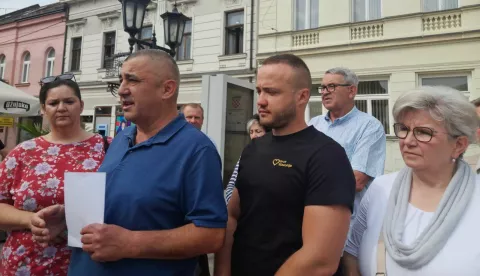 ĐAKOVO – Niti nakon što je Ustavni sud kao neosnovanu odbio žalbu kandidata Zorana Vinkovića (Zajedno za Đakovo) post/izbornoj sagi u Đakovu ne nazire se kraj; uoči za srijedu, 18. lipnja, u 18 sati, sazvane prve, konstituirajuće sjednice Gradskog vijeća u novom sazivu Vinković je na presici poručio da se vijećnici te koalicije neće odazvati na konstituiranje GV-a.