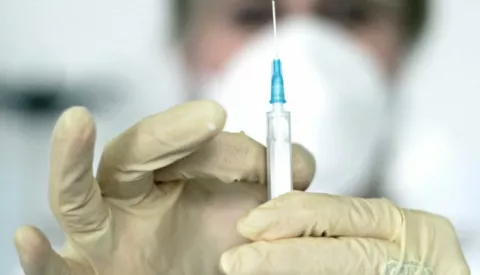 27.11.2009., Zadar - Cijepljenje protiv svinjske gripe (H1N1) nije privuklo mnogo pacijenata. U Poliklinici je oko podneva primljen tek cetvrti pacijent. Photo: Filip Brala/PIXSELL------jedan stupac novosti