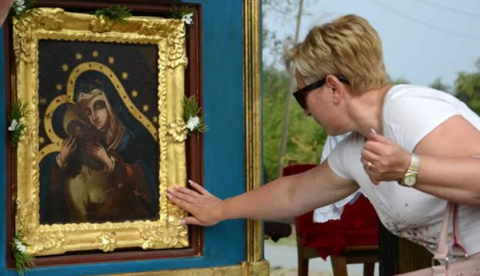 Dragotin: 14.08.2015Blagdan gospe u dragotinu, misu slui biskup u miru Marin Srakić, hodočasnici, vjerniciSnimio: Josip eri