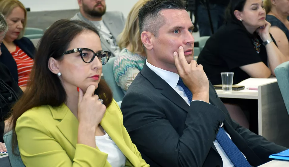 17.06.2025., Sisak - Odrzana je sjednica Gradskog vijeca Grada Siska na kojoj se raspravljalo o placama gradonacelnika Domagoja Orlica i zamjenice Sanje Miokovic.Photo: Nikola Cutuk/PIXSELL Photo: Nikola Cutuk/PIXSELL