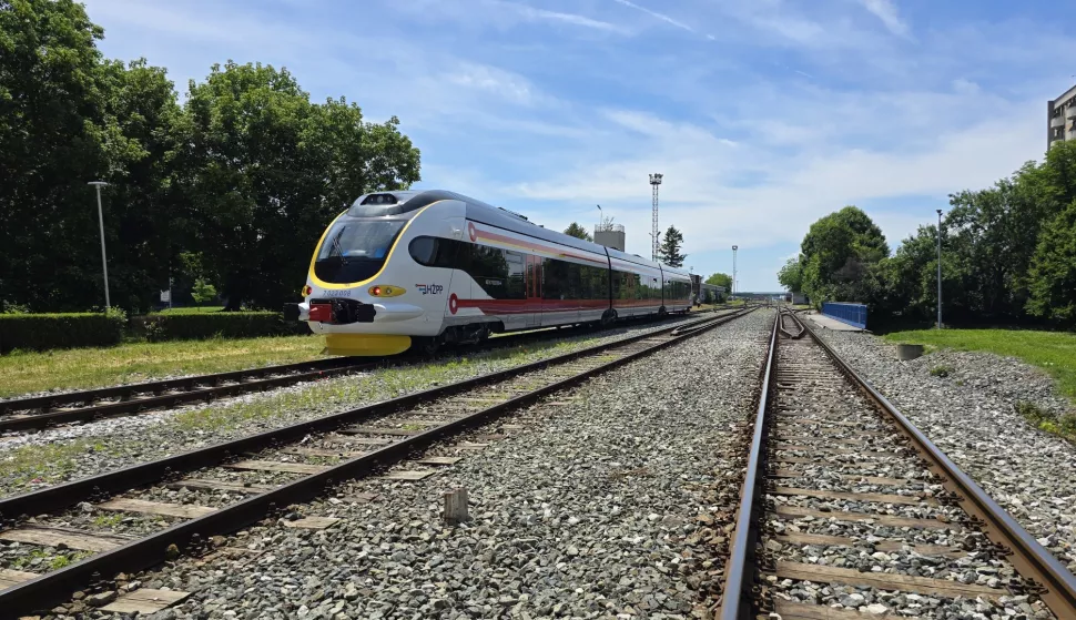 Ilustracija vlak pruga pružni prijelaz hž osijek slobodnjakLipanj 2025.Mario Mihaljević