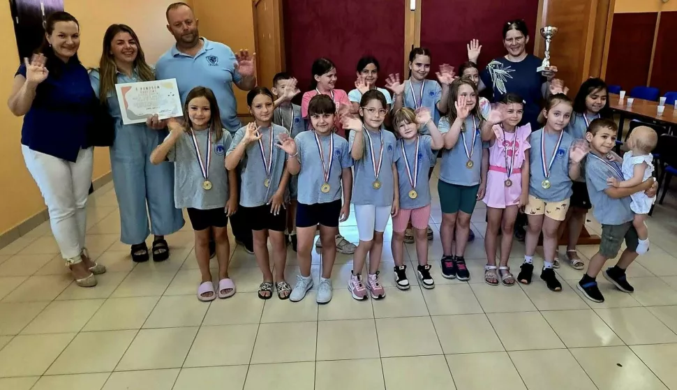 Mali podgajački folklorašiustupljeno