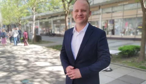 Osijek, 05. 04. 2024, Trg slobode, predsavljanje koalicije Rijeke pravde... Misel Jaksic, za intervju.snimio GOJKO MITIĆ